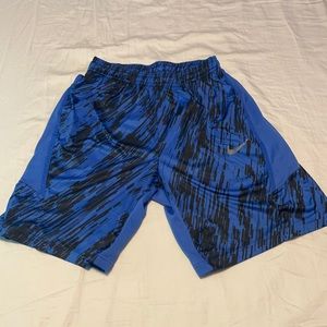Men’s L blue & black pattern Nike dri-fit basketball short